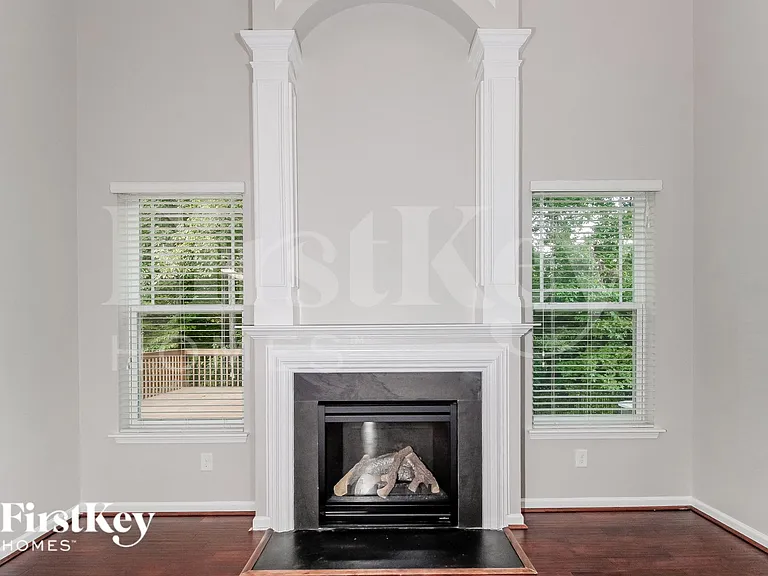 2675 Lamplight Cir — Photo 2