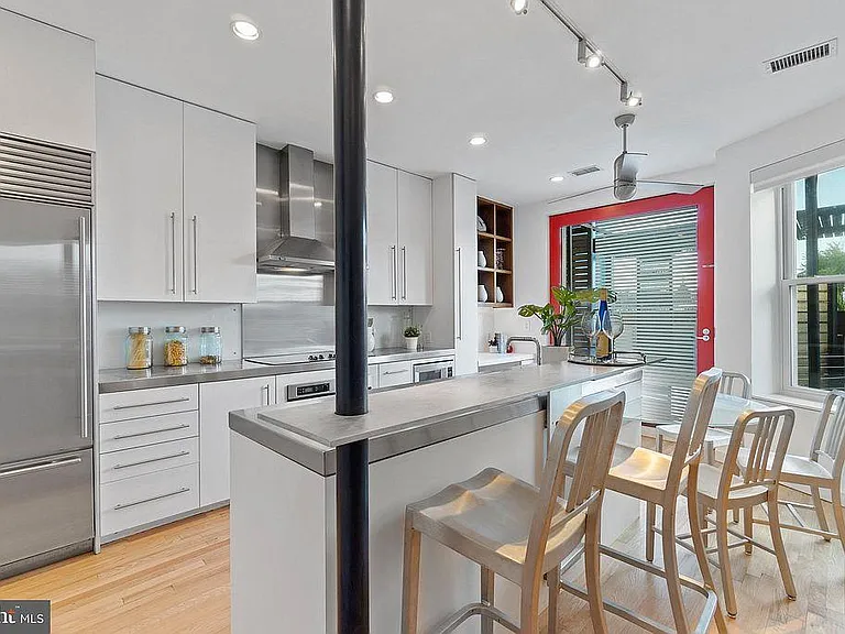 1942 Calvert St NW #3 — Photo 3