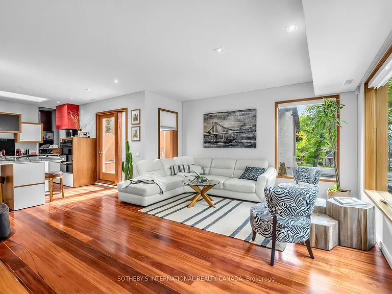 32 Regal Rd — Photo 9