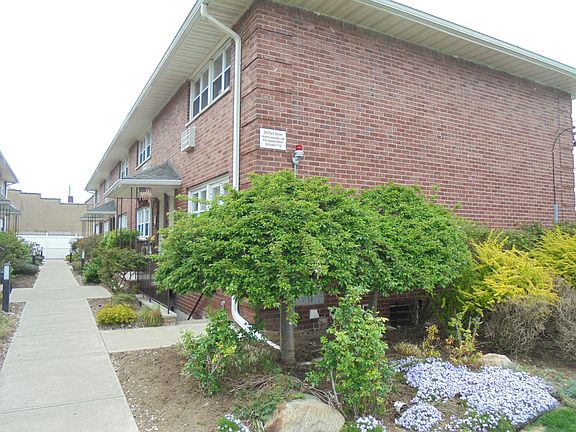 4th image of 395 Park St #395F