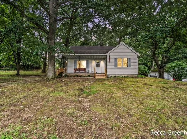 345 Mabel St NW, Comstock Park, MI 49321