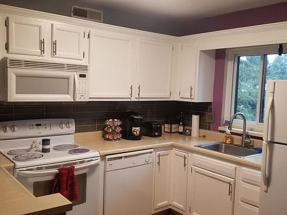 3rd image of 3326 Devonwood Hills Dr NE #D