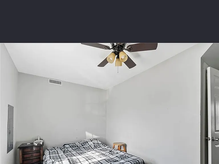 2202 S Elm St — Photo 12