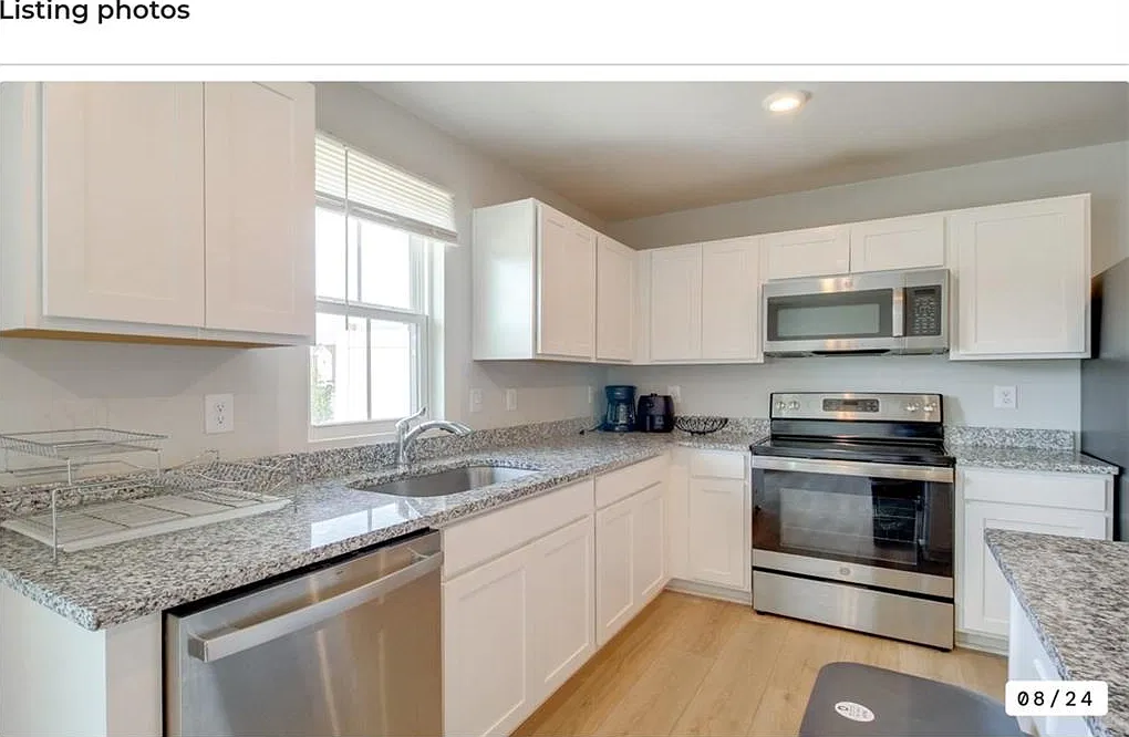 3 bed, 3.0 bath, 1452 sqft, $2,200 — Photo 2