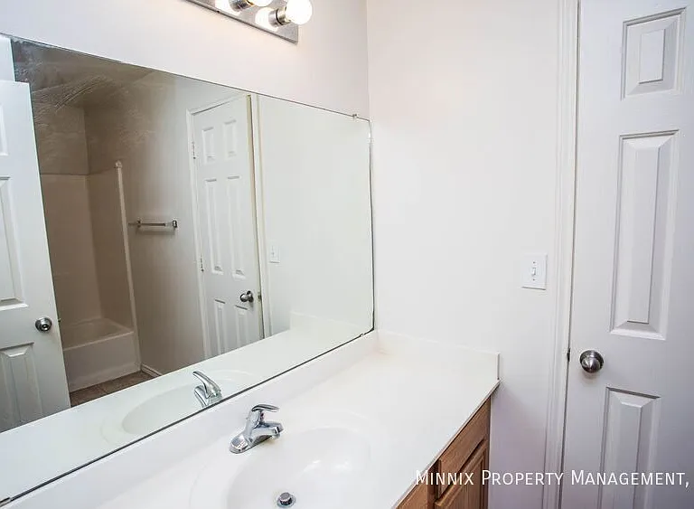 514 N Clinton Ave #B — Photo 9