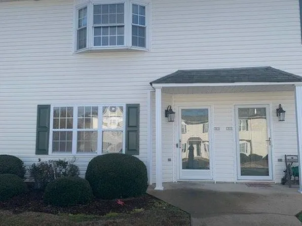 1205 Cross Creek Cir APT B2, Greenville, NC 27834