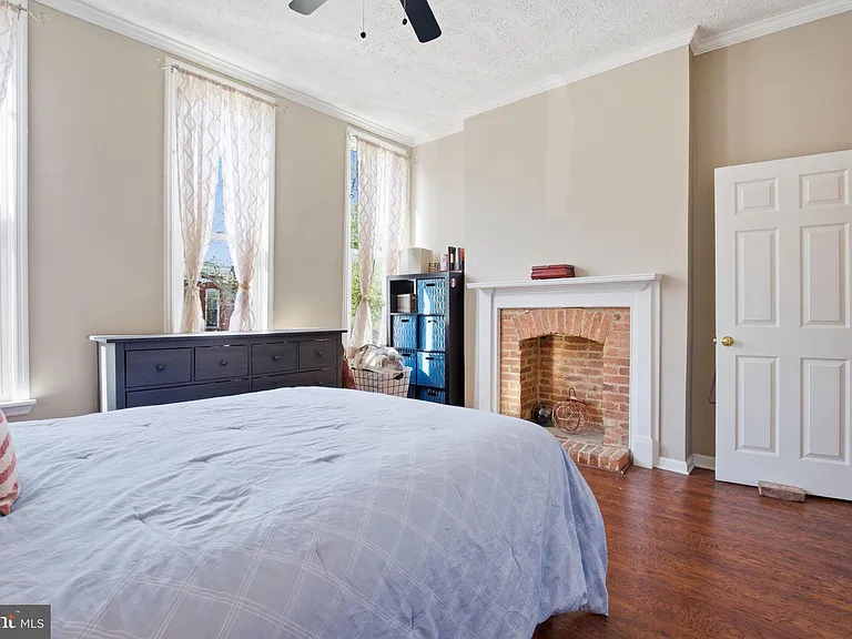 116 W Clement St — Photo 25