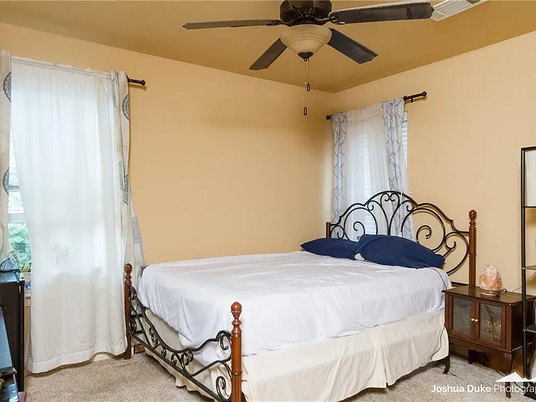 2657 N Valencia Ave — Photo 14