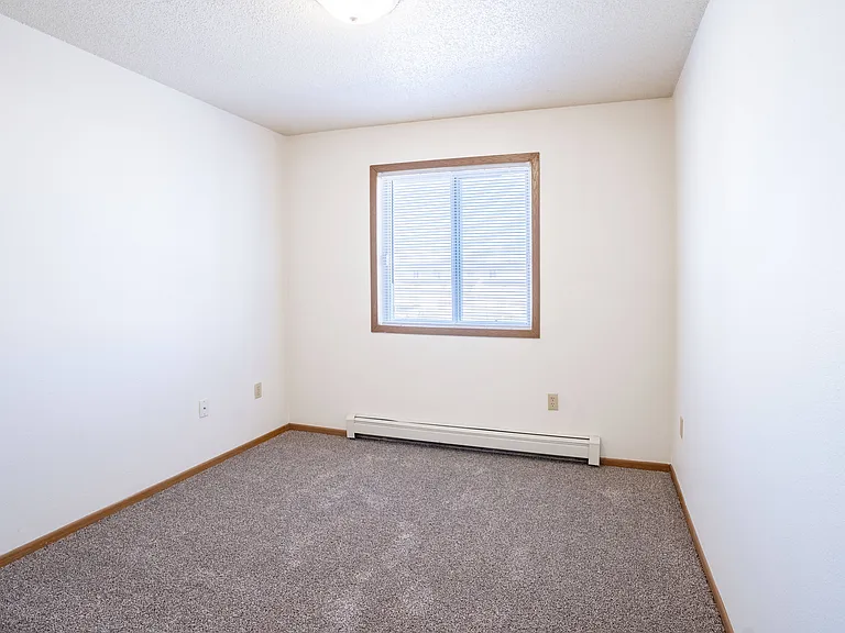 Fargo, ND Country Edge Apartments | 21C | Bedroom