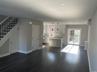 4526 Newtown Rd, Astoria, NY 11103