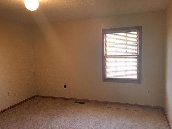 5th image of 105 Chippendale Ct #107