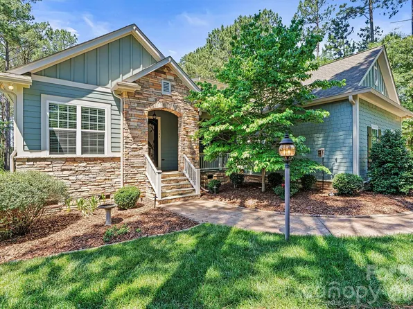 108 Heron Cove Dr, Mount Holly, NC 28120