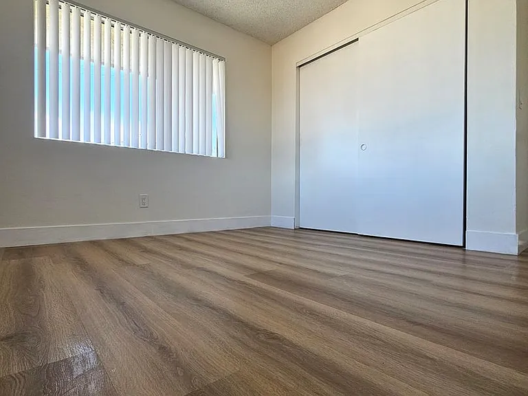815 Centinela Ave — Photo 4