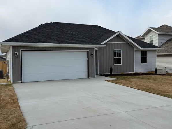 813 S Wheaton Hills Dr, Nixa, MO 65714