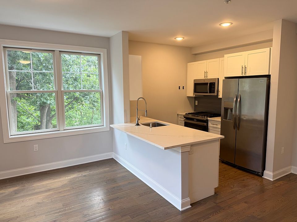 1st image of 40 Park Ave #208