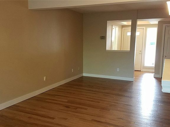 5th image of 11506 Pine Ct