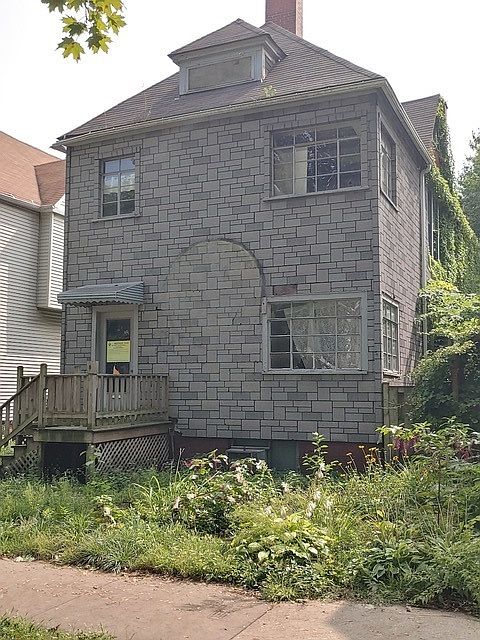 2nd image of 1829 W Berenice Ave