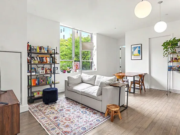 416 W 52nd St #415, New York, NY 10019
