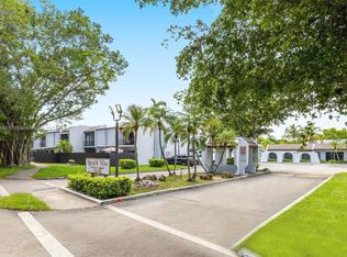 6502 Kendale Lakes Dr APT 201, Miami, FL 33183