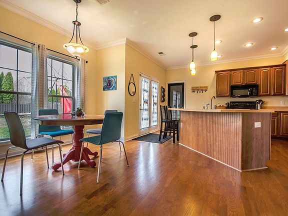 3rd image of 265 Richardson Pl