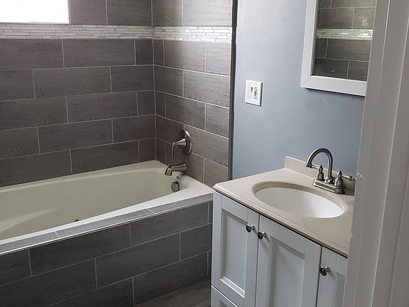 3rd image of 4449 S Fairfield Ave Floor 1
