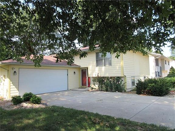 2nd image of 925 Chancellor Dr
