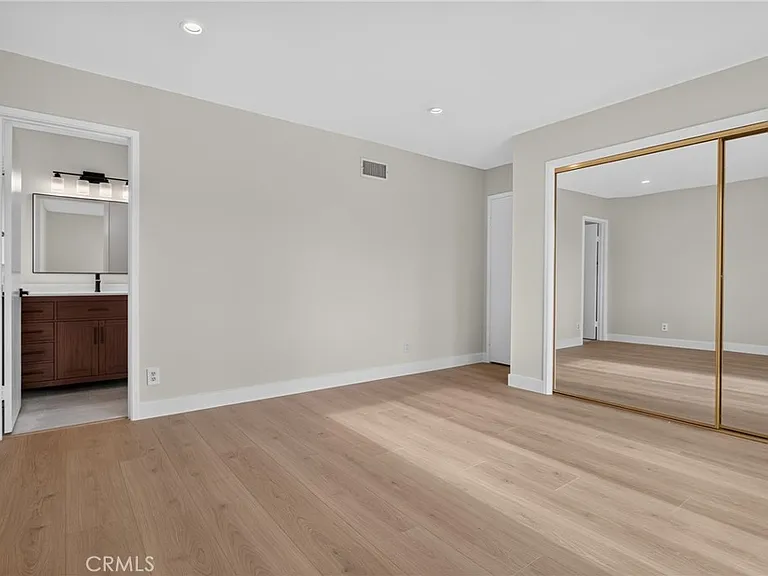 9624 Swinton Ave — Photo 22