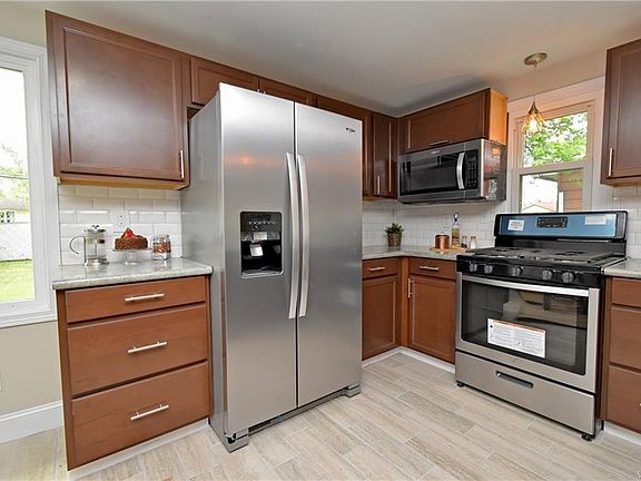 5th image of 15 Crescent Ct