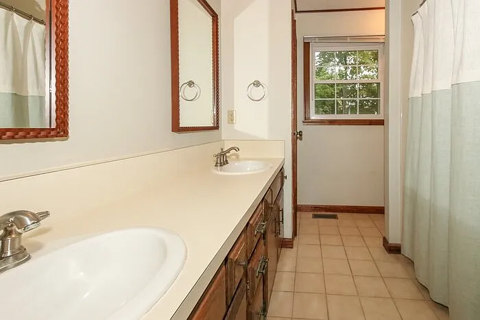 1537 Spruce Ct — Photo 14