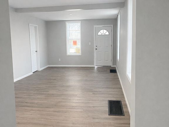 3rd image of 2209 Leahy St