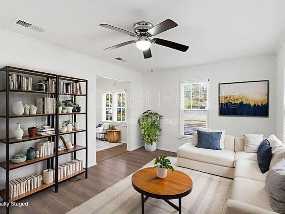 4th image of 20 Martha Ave