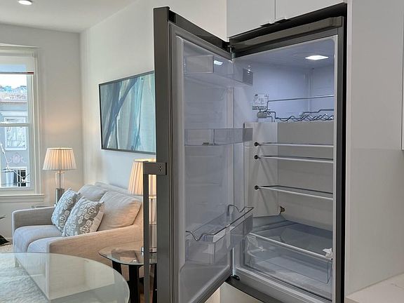 5th image of 3100 Gough St #204