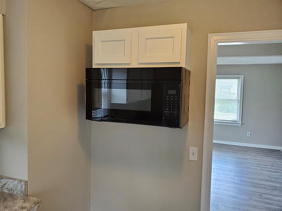 4th image of 3938 Lee Heights Blvd