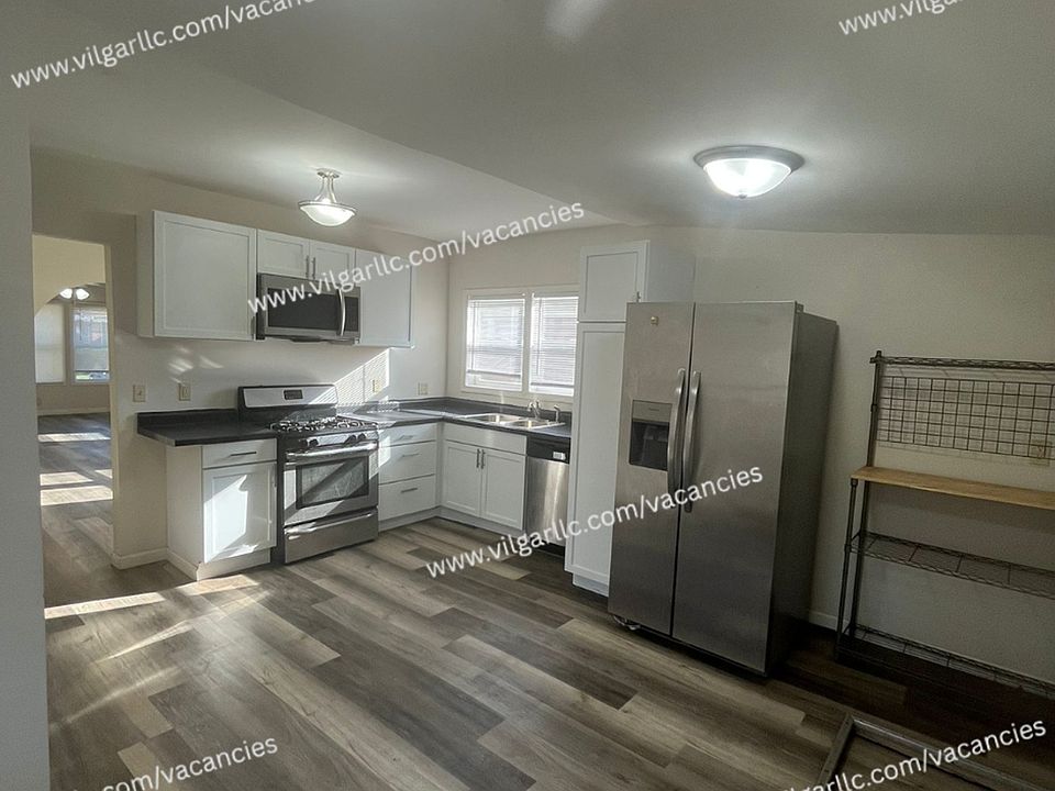 1st image of 220 N Ashland Ave