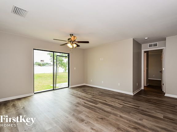 4th image of 305 NE 23rd Pl