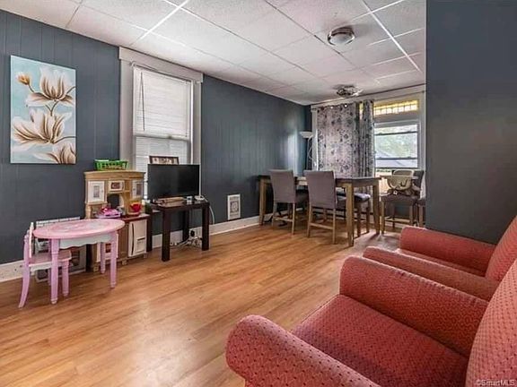 5th image of 22 Elmwood Ave #2