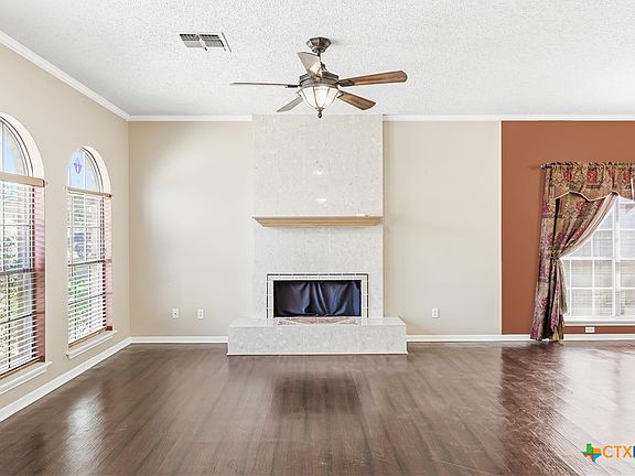 4th image of 223 Spur Dr