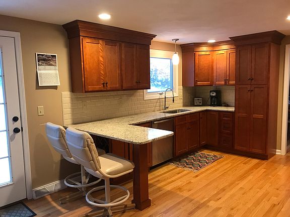 2nd image of 102 Aladdin Dr