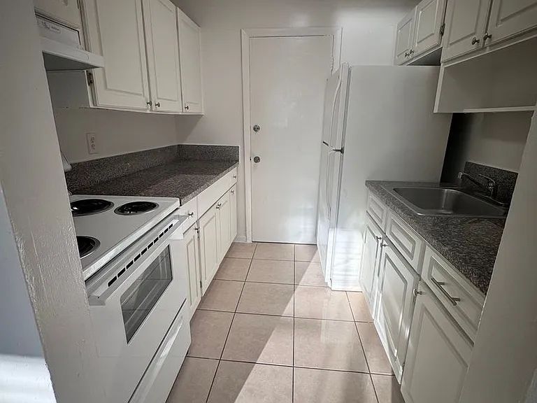 5875 SW 41st St — Photo 16