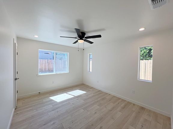 3rd image of 2521 49th Ave