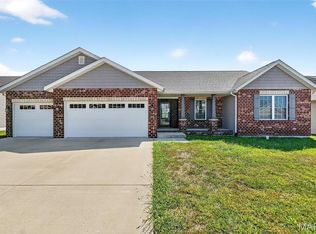 1042 Creekside Dr, Waterloo, IL 62298