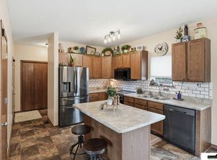 941 Scotts Creek Ct, Hickman, NE 68372