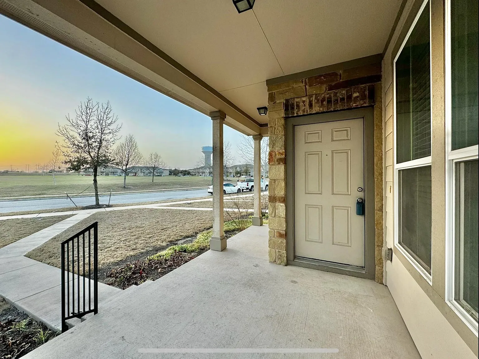 3 bed, 2.5 bath, 1779 sqft, $1,995 — Photo 2