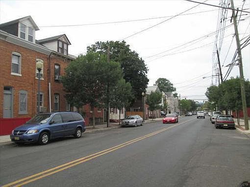 2nd image of 321 Cass St