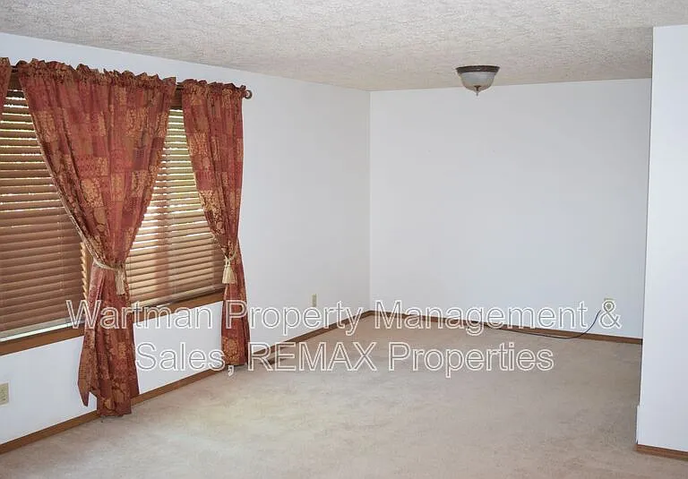 2860 Frazier Ln — Photo 2