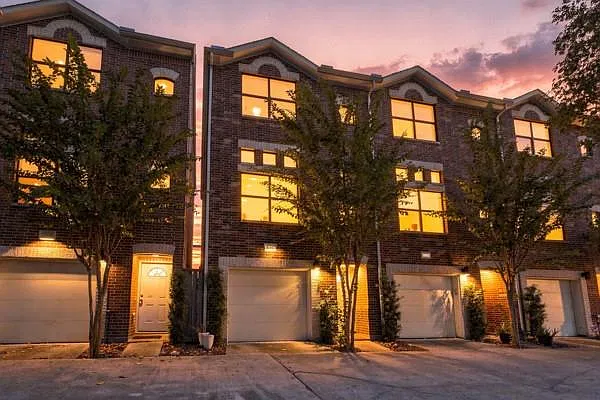 2 bed, 2.0 bath, 1492 sqft, $2,200 — Photo 1
