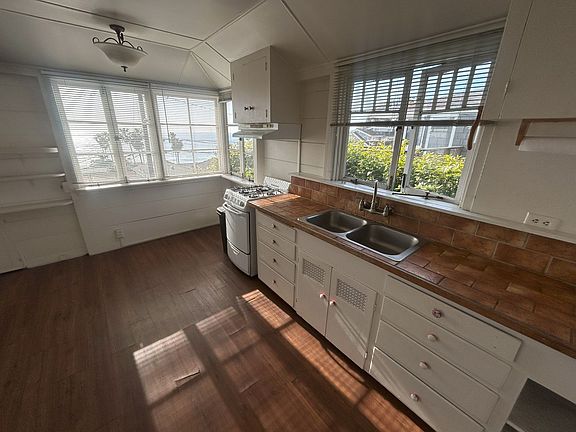 4th image of 661 Glenneyre St #C