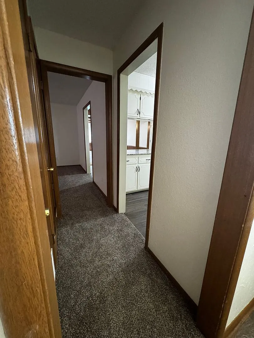 (3) Bed/(2) Bath with (2) Living Areas in MWC Avail NOW! — Photo 4