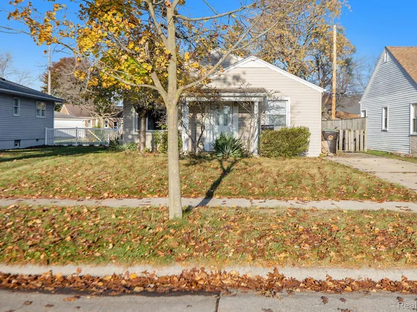 3452 Edison St, Trenton, MI 48183