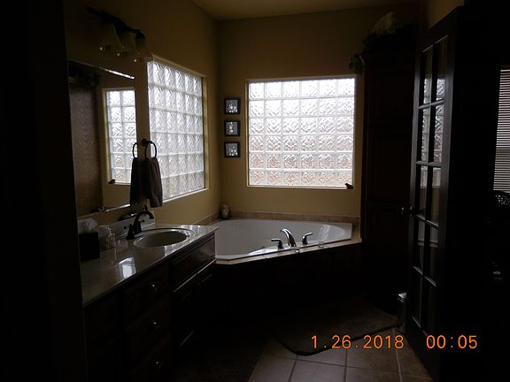 Garden tub, master bath